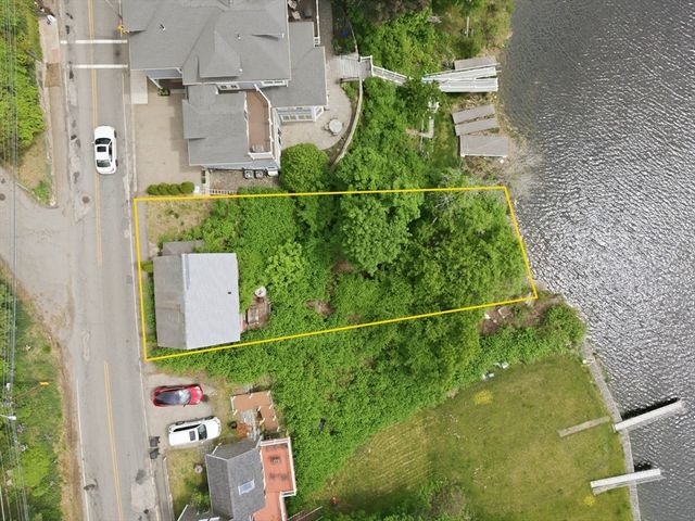 52 Merrimac St, Amesbury, MA 01913