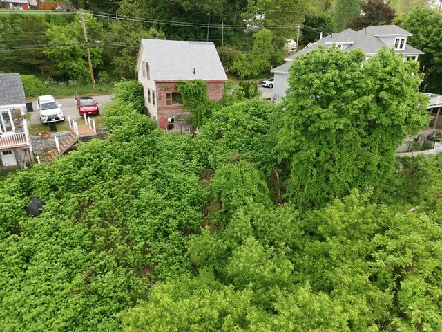 52 Merrimac St, Amesbury, MA 01913