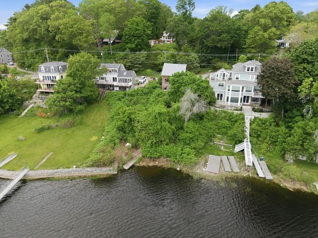52 Merrimac St, Amesbury, MA 01913