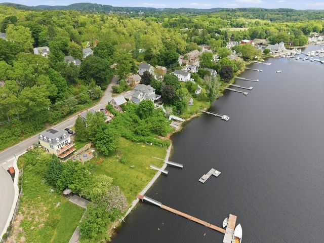 52 Merrimac St, Amesbury, MA 01913