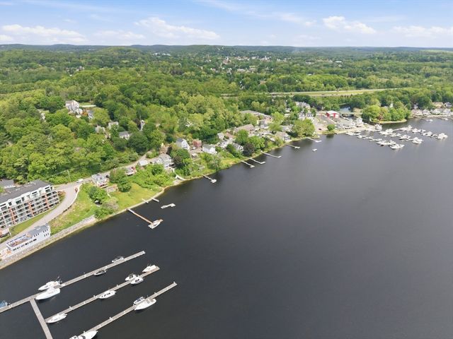 52 Merrimac St, Amesbury, MA 01913