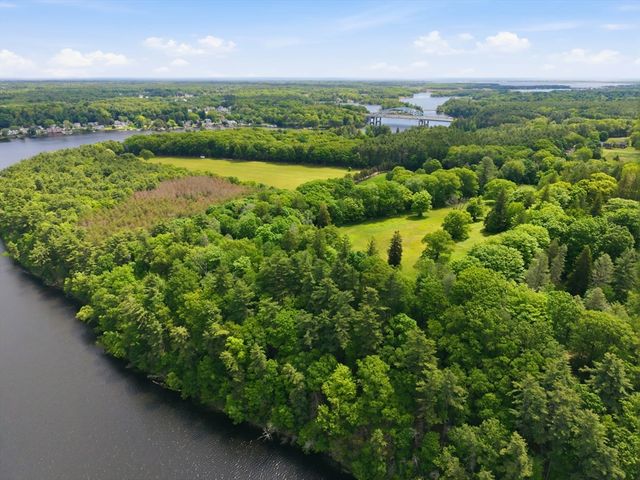 52 Merrimac St, Amesbury, MA 01913