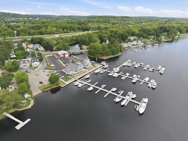 52 Merrimac St, Amesbury, MA 01913