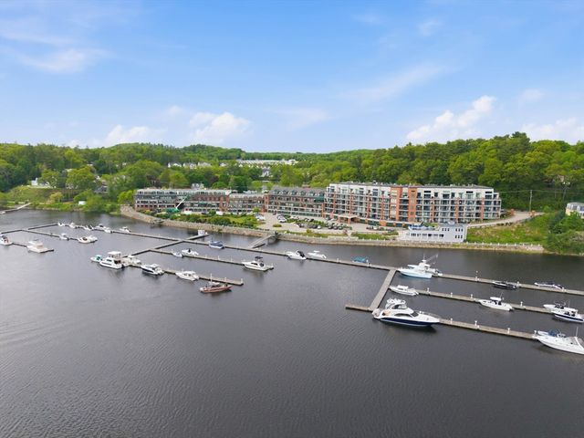 52 Merrimac St, Amesbury, MA 01913