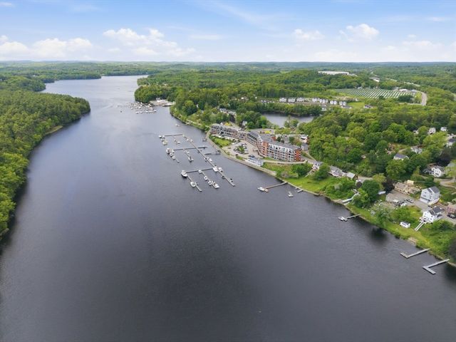 52 Merrimac St, Amesbury, MA 01913