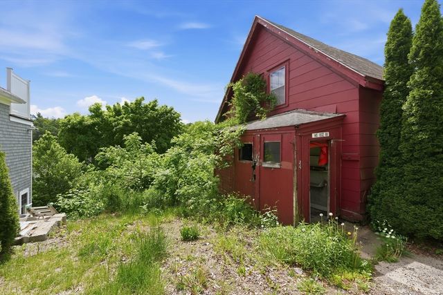 52 Merrimac St, Amesbury, MA 01913