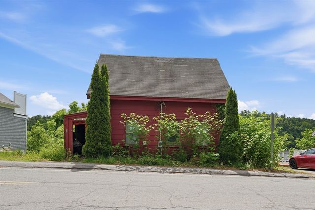 52 Merrimac St, Amesbury, MA 01913