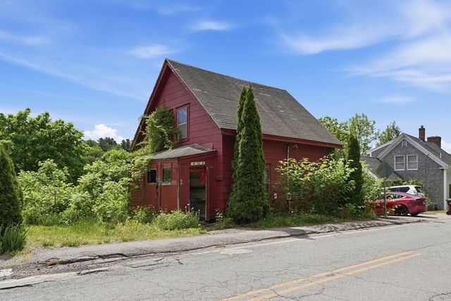 52 Merrimac St, Amesbury, MA 01913