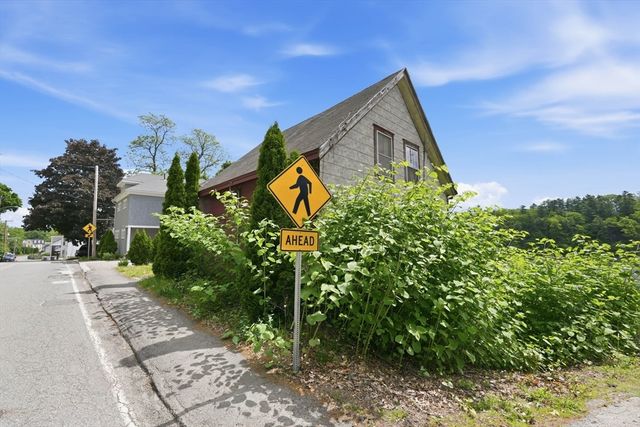 52 Merrimac St, Amesbury, MA 01913