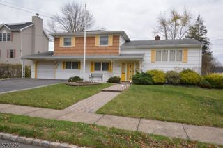 18 Summit Ct, Westfield Town, NJ 07090