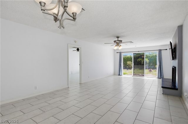 3009 Plaza De Rosa, Las Vegas, NV 89102
