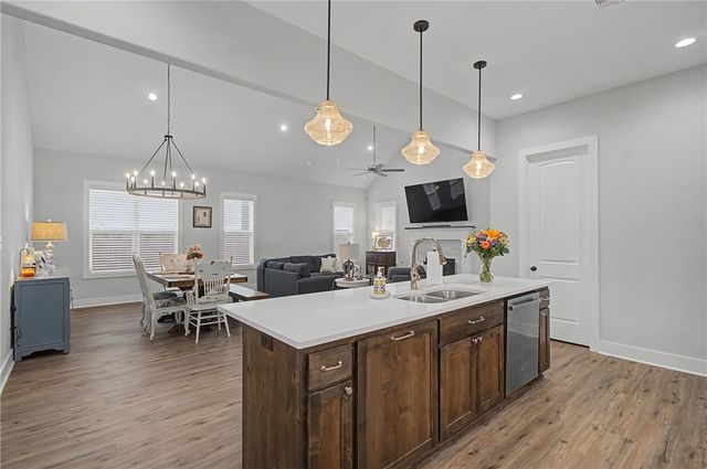 3555 Chantilly Path, Bryan, TX 77808