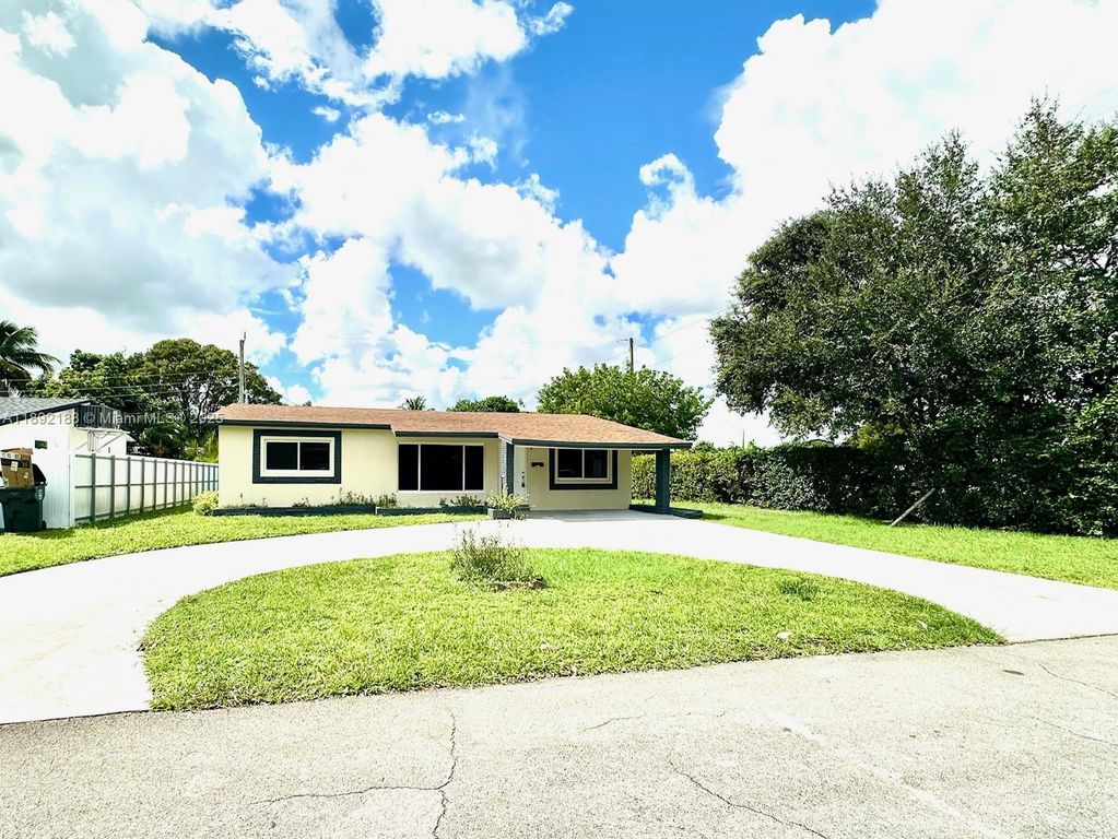 2340 N 69th Way, Hollywood, FL 33024