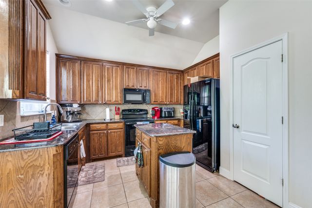 8233 Edgepoint Trail, Fort Worth, TX 76053