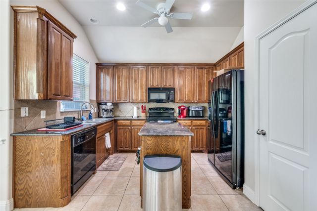 8233 Edgepoint Trail, Fort Worth, TX 76053