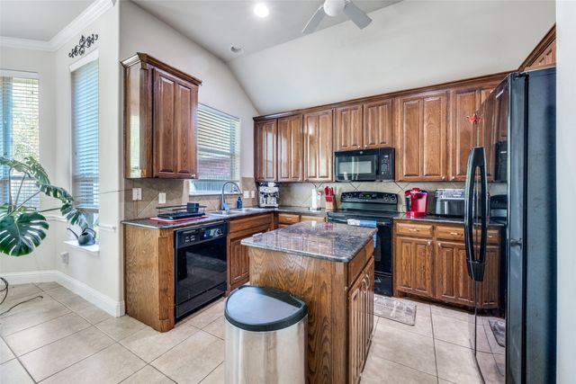 8233 Edgepoint Trail, Fort Worth, TX 76053