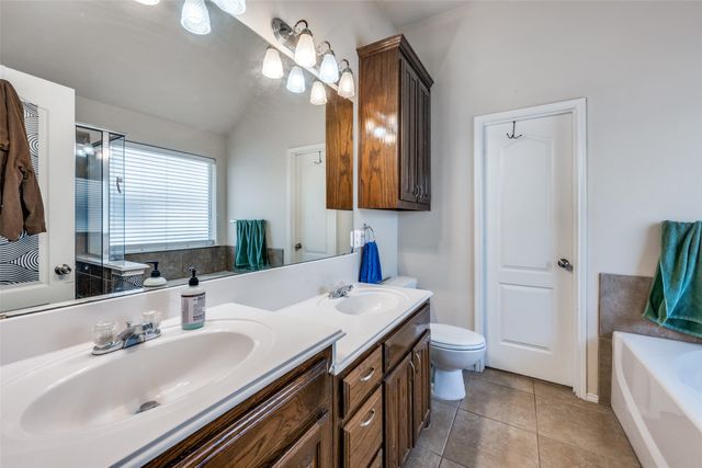 8233 Edgepoint Trail, Fort Worth, TX 76053