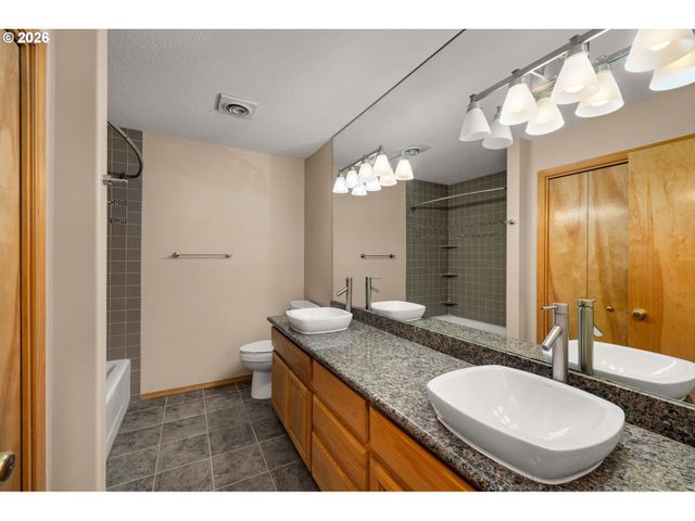 8715 Sw IRONSTONE Pl, Beaverton, OR 97007