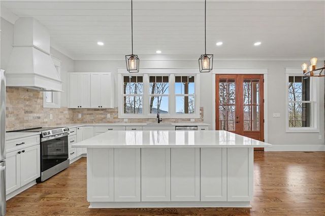 441 Summer Ln, Clayton, GA 30525