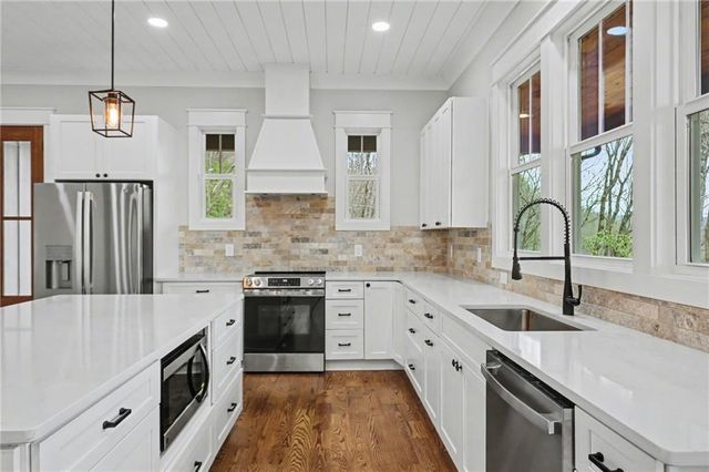 441 Summer Ln, Clayton, GA 30525