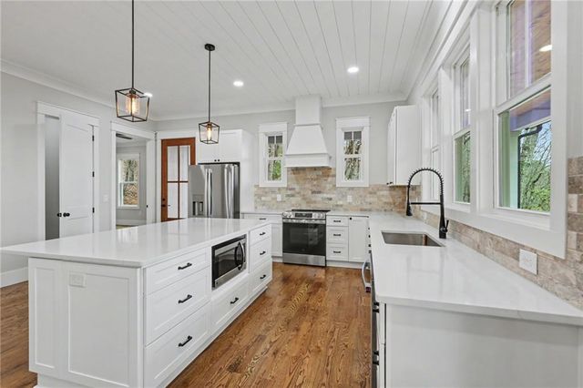 441 Summer Ln, Clayton, GA 30525