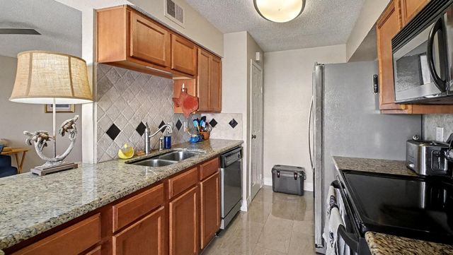 4011 Nasa Rd 1 505, El Lago, TX 77586