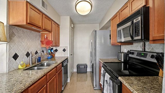 4011 Nasa Rd 1 505, El Lago, TX 77586