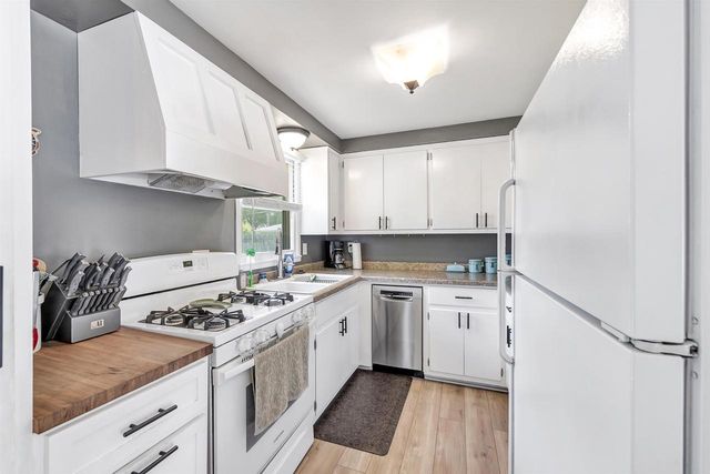 2543 SHADE TREE LANE, Green Bay, WI 54313