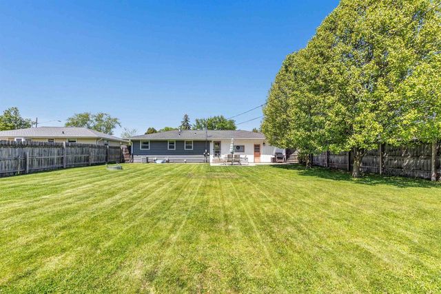 2543 SHADE TREE LANE, Green Bay, WI 54313