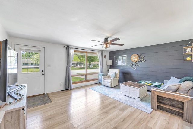 2543 SHADE TREE LANE, Green Bay, WI 54313
