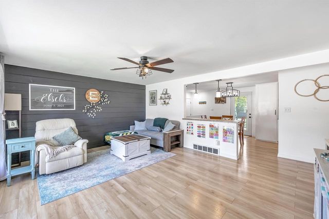 2543 SHADE TREE LANE, Green Bay, WI 54313