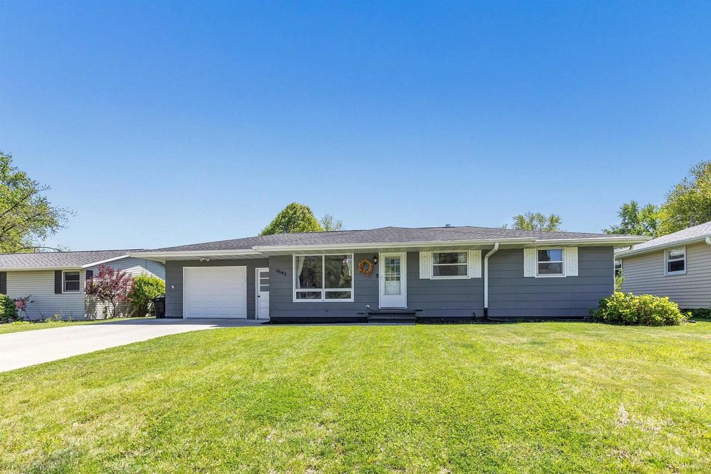 2543 SHADE TREE LANE, Green Bay, WI 54313
