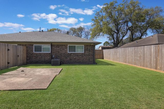 1007 Cedar Street, Deer Park, TX 77536