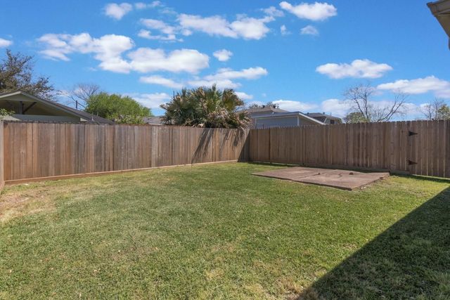 1007 Cedar Street, Deer Park, TX 77536