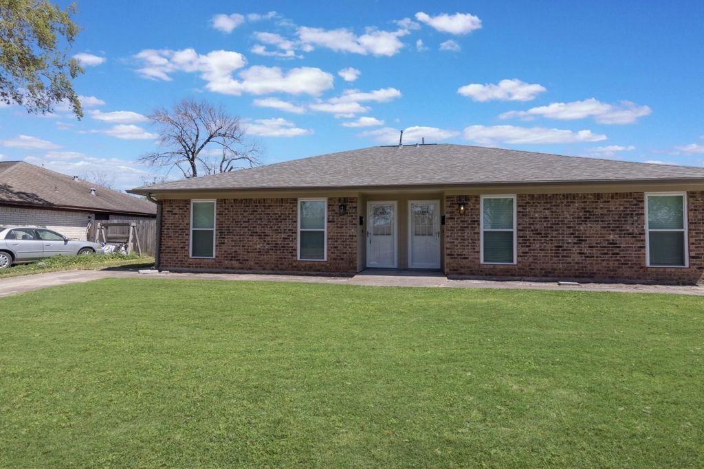 1007 Cedar Street, Deer Park, TX 77536