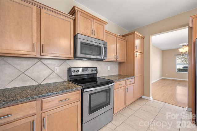 621 Rook Road, Charlotte, NC 28216