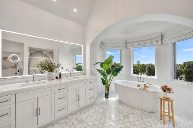 11 Hillsborough, Newport Beach, CA 92660