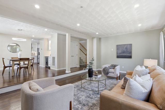 20 Winterberry Way, Bedford, MA 01730