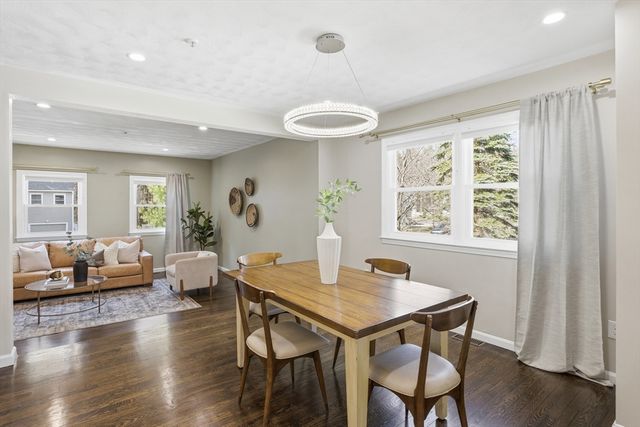 20 Winterberry Way, Bedford, MA 01730