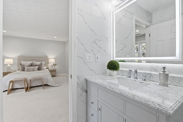 20 Winterberry Way, Bedford, MA 01730