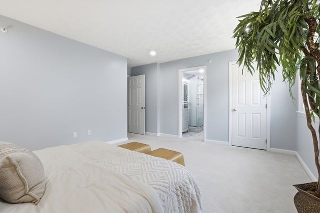 20 Winterberry Way, Bedford, MA 01730