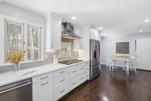 20 Winterberry Way, Bedford, MA 01730