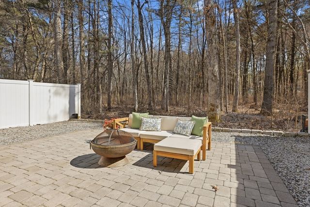 20 Winterberry Way, Bedford, MA 01730