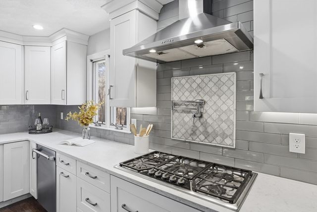 20 Winterberry Way, Bedford, MA 01730