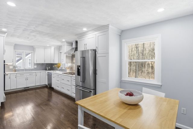 20 Winterberry Way, Bedford, MA 01730