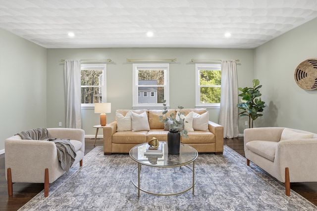 20 Winterberry Way, Bedford, MA 01730