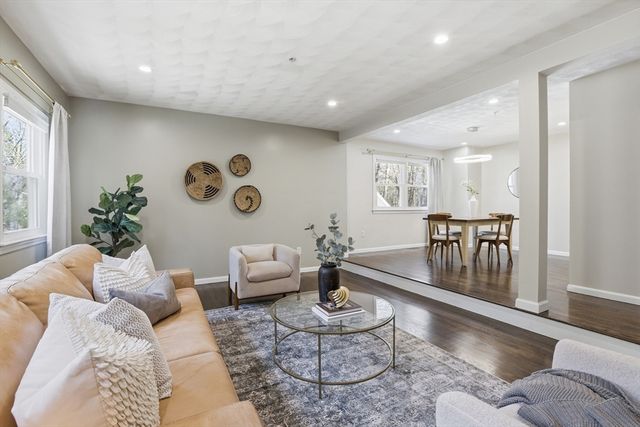 20 Winterberry Way, Bedford, MA 01730