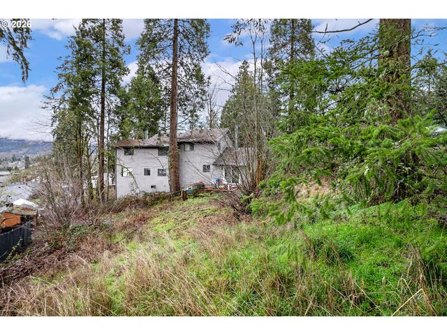 616 S 71ST St, Springfield, OR 97478