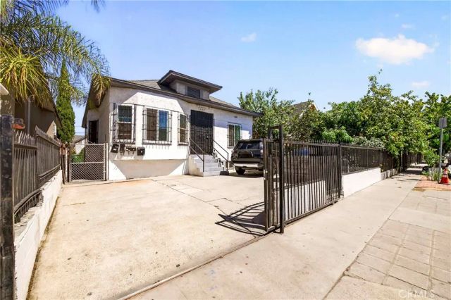 427 E 43rd Street, Los Angeles, CA 90011