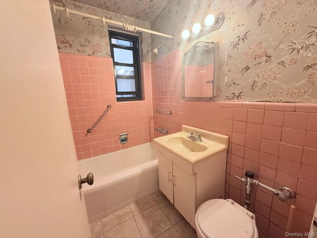 83-20 98 Street 2P, Woodhaven, NY 11421